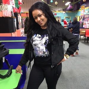 Meet your Posher, Mojisola